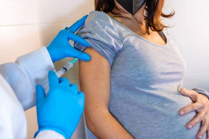 ¿Mujeres embarazadas pueden inmunizarse contra el covid-19?