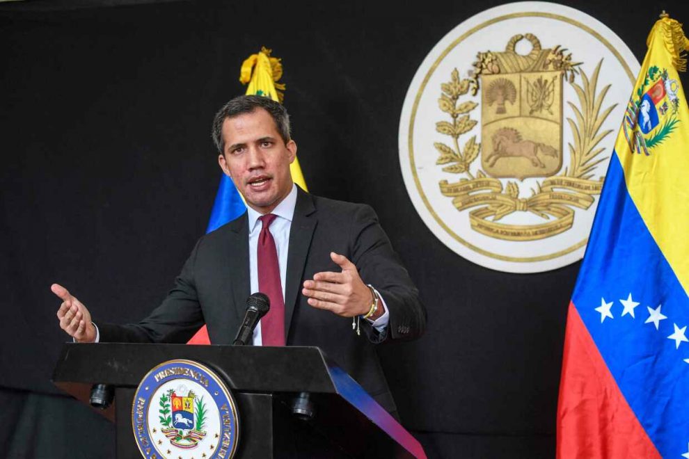 Gobierno interino de Juan Guaidó se extenderá por 1 año