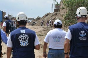 Pdte. de Brasil rechaza ayuda humanitaria de Argentina, mientras se toma unas vacaciones en la playa