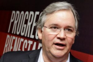 Francisco Martínez renunció a la rectoría suplente del CNE