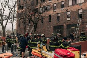 Incendio en Nueva York deja casi una veintena de muertos