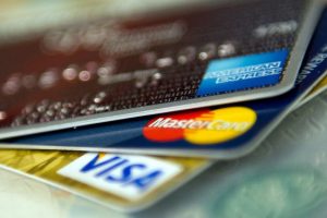 Visa, Mastercard y American Express cesarán sus servicios financieros con Rusia