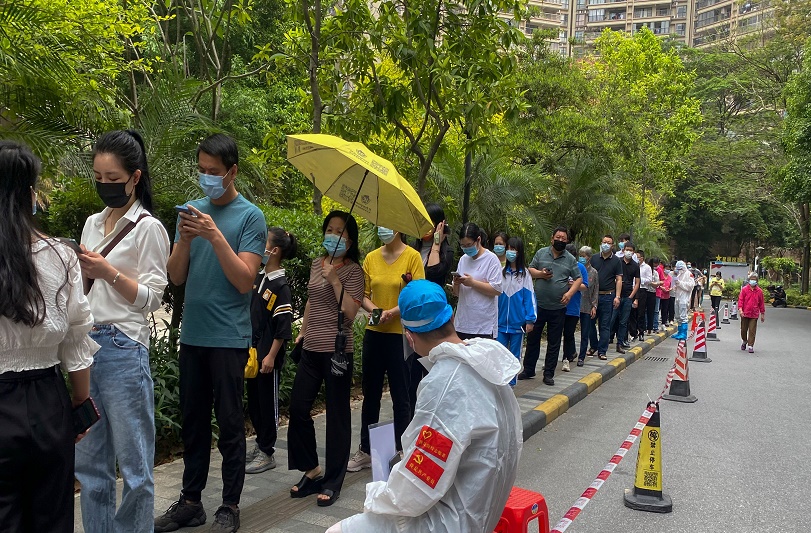 COVID-19 azota China ¡Guangzhou suspende clases presenciales, restringe salida y entrada de la ciudad! - FOTO
