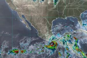 México en alerta por la llegada del huracán 'Ágatha'