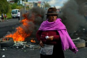 Indígenas de Ecuador intentaron ingresar al Congreso este 23J