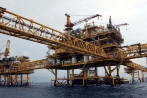 Francia pidió este lunes "diversificar las fuentes de abastecimiento de petróleo" en el mercado, incluyendo a Irán y Venezuela,