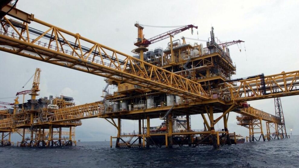 Francia pidió este lunes "diversificar las fuentes de abastecimiento de petróleo" en el mercado, incluyendo a Irán y Venezuela,