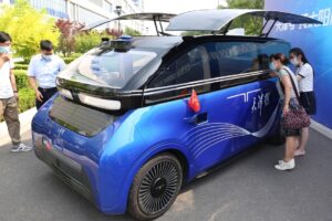 coche que se alimenta con energía solar