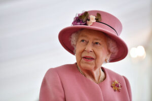 La reina Isabel II bajo supervisión médica, entérese