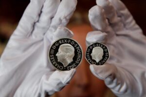 Nuevas monedas con el rostro del rey Carlos III estarán en circulación en las próximas semanas
