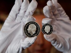 Nuevas monedas con el rostro del rey Carlos III estarán en circulación en las próximas semanas