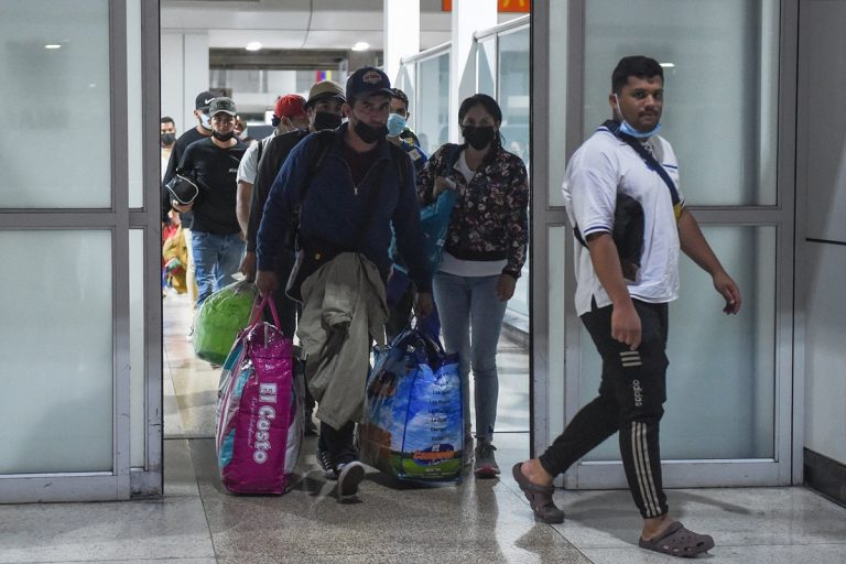 Grupos de migrantes regresaron a Venezuela provenientes de Panamá y México