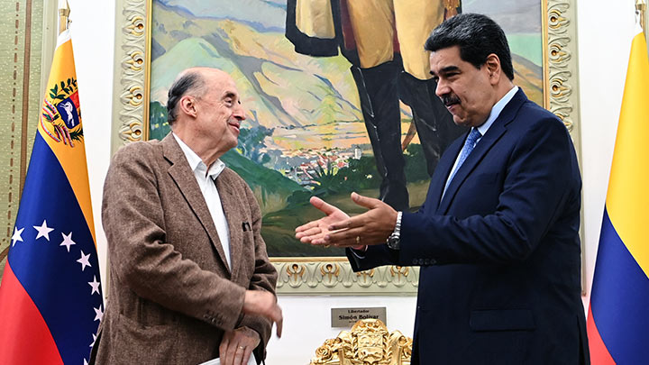 Nicolás Maduro recibió al canciller Álvaro Leyva este 4oct