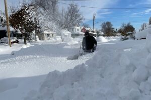 Nueva York en estado de emergencia debido a una tormenta de nieve que causó estragos