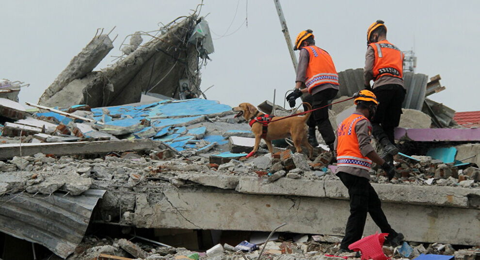 Isla Java, Indonesia sufre los estragos causados por un sismo de magnitud 5,6 ocurrido este 21Nov