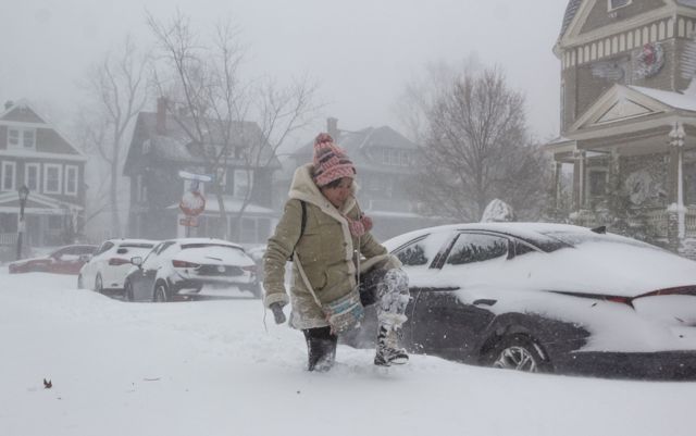 Tormenta invernal Elliot lleva al gobierno a decretar estado de emergencia en Nueva York