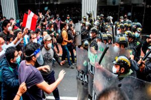 Ministro de Defensa de Perú; Protestas ciudadanas no han llegado a su fin - FOTO