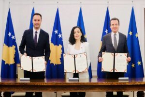 ¡Oficial! Kosovo firmó solicitud formal de ingreso en la Unión Europea - FOTO