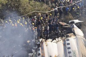 Nepal de luto nacional tras el accidente aéreo que deja más de 60 fallecidos
