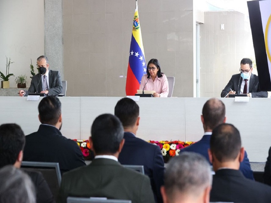 Delcy Rodríguez sostuvo reunión con representantes de la banca pública y privada - FOTO