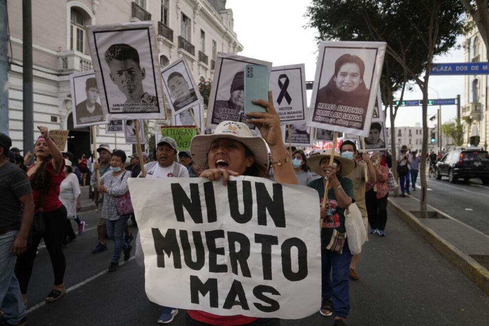 Conflicto político en Perú suma una nueva víctima mortal