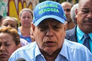 Noticia falsa sobre el fallecimiento de Enrique Mendoza ha sido desmentida por él mismo