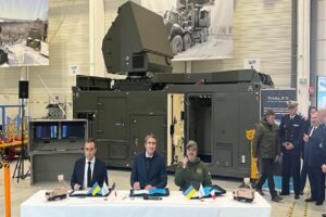 Francia suministrará radares antiaéreos a Ucrania tras firma de acuerdo en París - FOTO