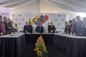 CNE suscribe convenios de veeduría con el CEELA y Opeir para las elecciones presidenciales