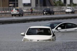 Histórica tormenta que desató el caos en Dubái y generó severas inundaciones en la península arábiga