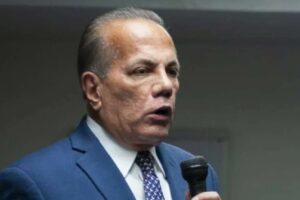 Manuel Rosales declina su candidatura a favor de Edmundo González
