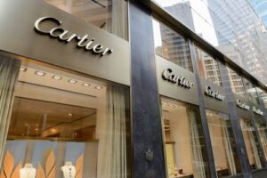 Un mexicano compró a precio de ganga unos aretes de Cartier por error de etiquetado