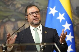 Venezuela califica como acto de barbarie toma de la Embajada de México en Ecuador
